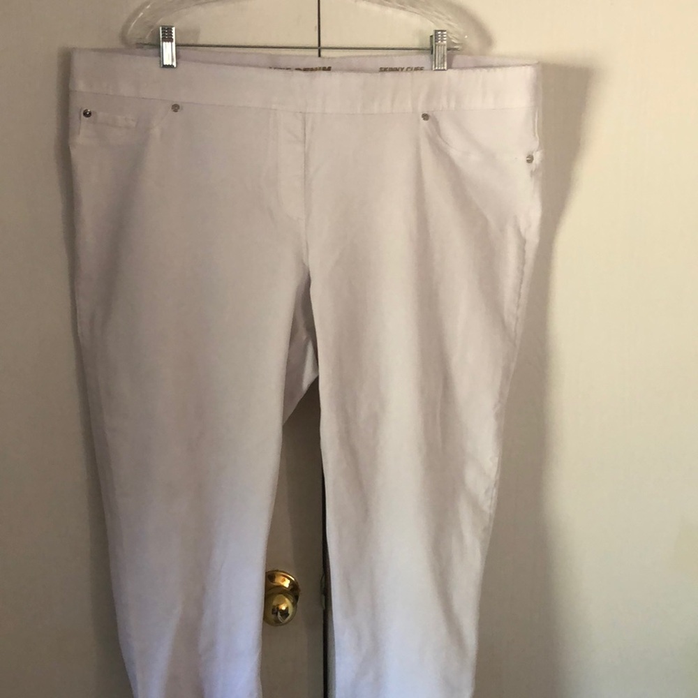 Woman’s luxe denim white spring comfort size 360 four way stretch pull on pants